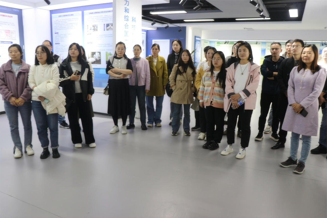 郑州轻工业大学MBA学员探访郑州轻大产业技术研究院